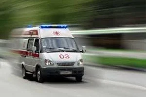 Скорая помощь оперативно выехала на место трагедии к обрушившимся опорам Берлинского моста Скорая помощь оперативно выехала на место трагедии к обрушившимся опорам Берлинского моста