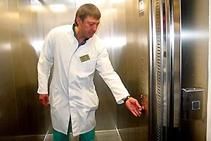 В Детской областной больнице заработал новый лифт В Детской областной больнице заработал новый лифт