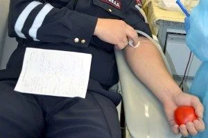 Сотрудники калининградской полиции сдали более 30 литров крови Сотрудники калининградской полиции сдали более 30 литров крови
