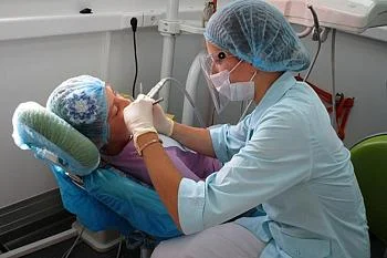 За полтора года мобильный стоматологический кабинет принял свыше 3,5 тысячи маленьких пациентов За полтора года мобильный стоматологический кабинет принял свыше 3,5 тысячи маленьких пациентов