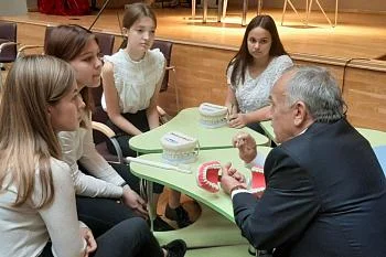 В старших классах лицея № 10 Советска прошли уроки гигиены полости рта В старших классах лицея № 10 Советска прошли уроки гигиены полости рта