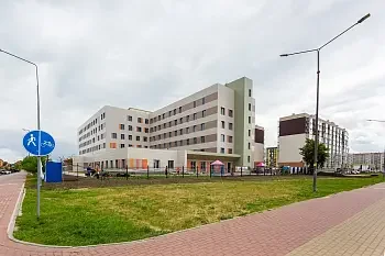  Антон Алиханов проконтролировал строительство поликлиники по улице Согласия в Калининграде